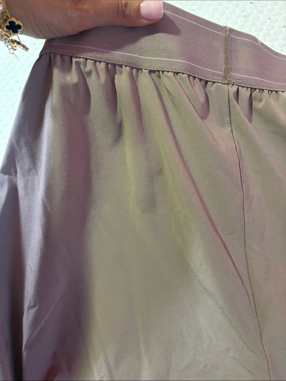 ALO Yoga women’s Jogger Pants in beige